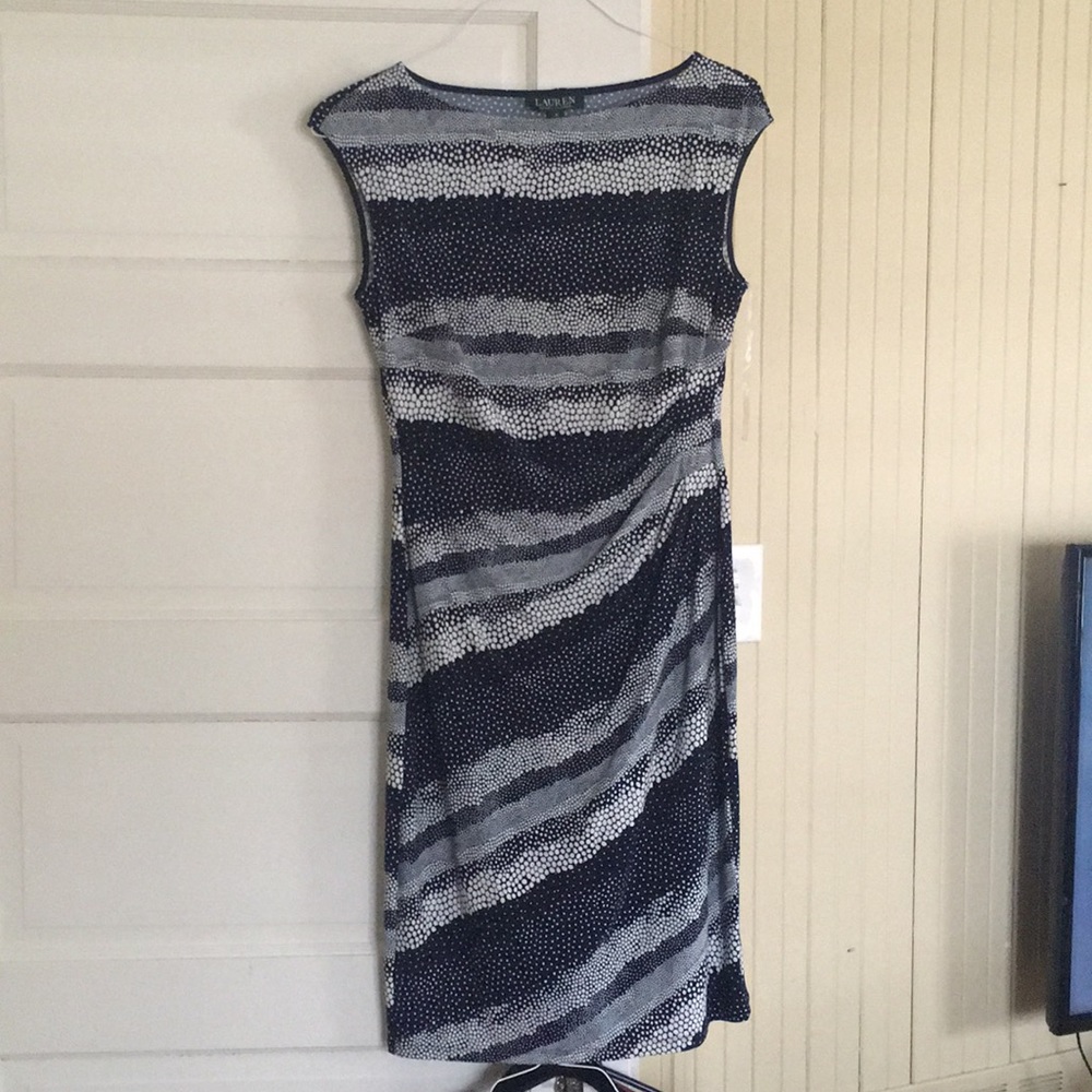Form fitting, blue & white